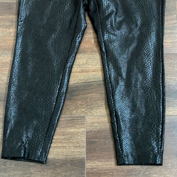 Torrid Size 2 Faux Vegan Leather Snake Print Pants Pixie Leggings Plus Size - Picture 4 of 8